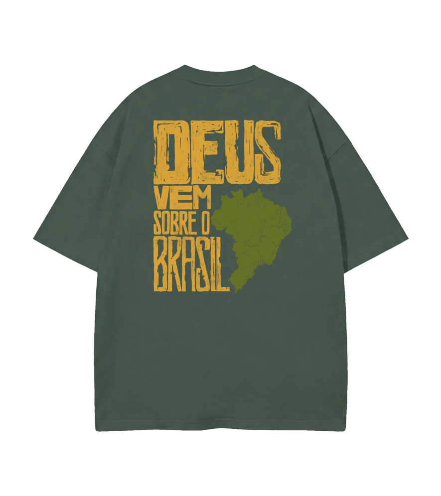 Camiseta Oversized Deus Vem Sobre O Brasil verde — vista de costas