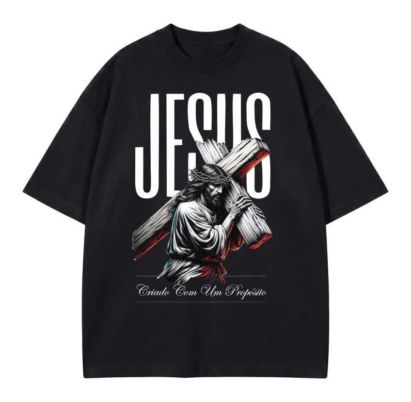 Camiseta Oversized Jesus Carregando A Cruz preta — vista de frente