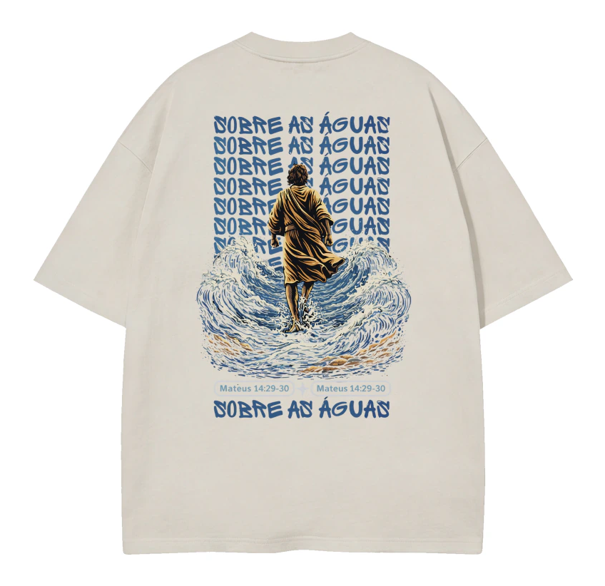 Camiseta Oversized Sobre As Águas branca — vista de costas
