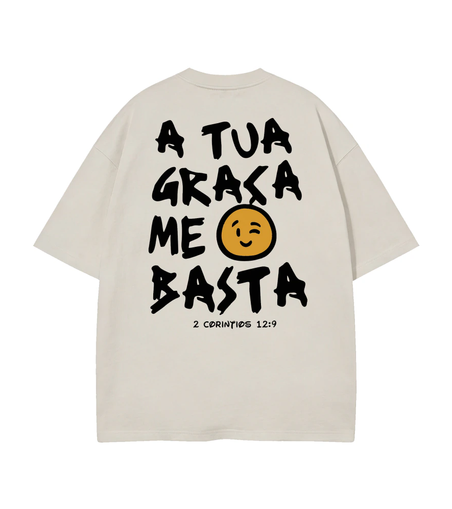 Camiseta Oversized A Tua Graça Me Basta branca — vista de costas