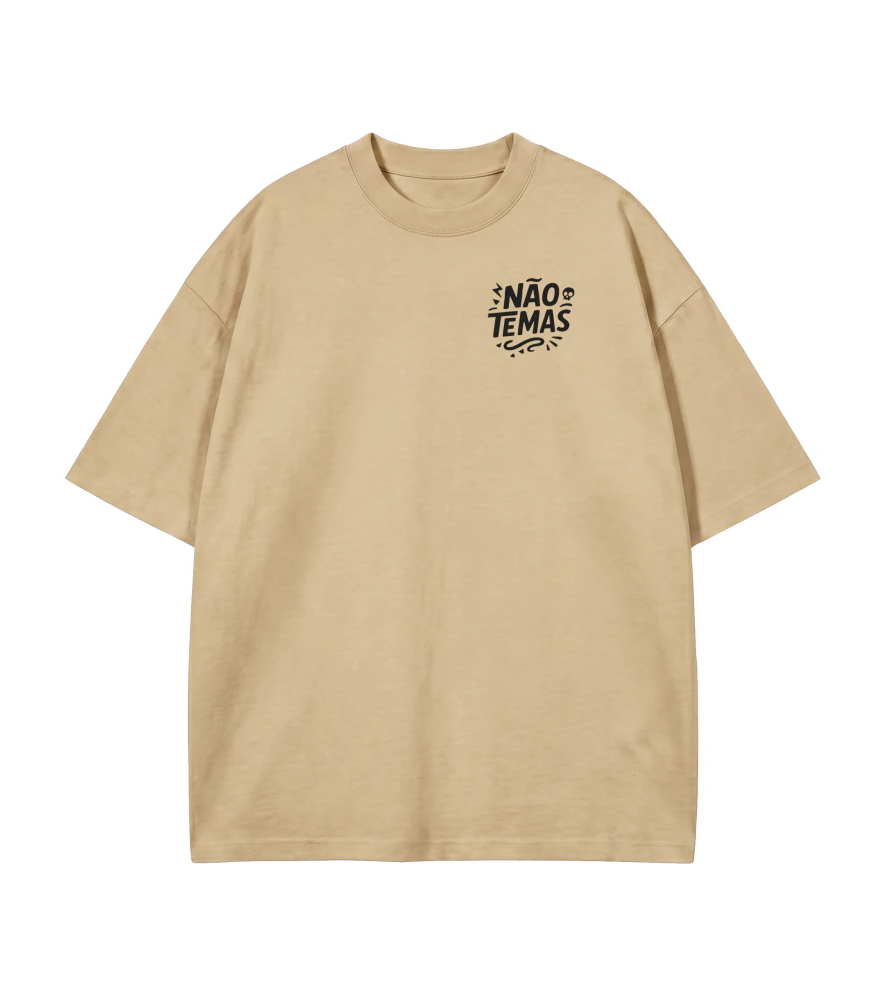 Camiseta Oversized Ainda Que Eu Ande bege — vista de frente com Não Temas